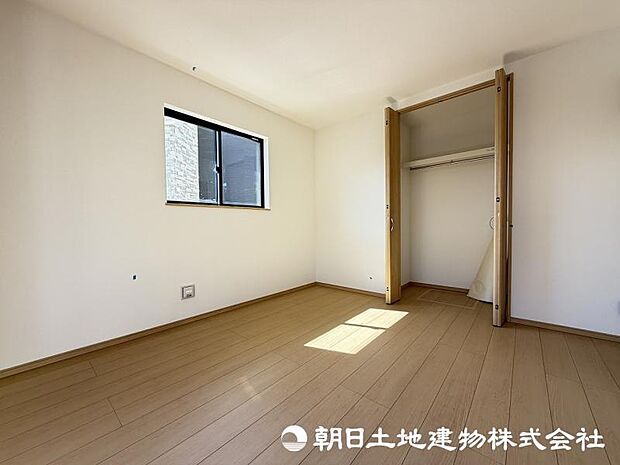 ＜収納＞各洋室にクローゼットがありお洋服やお荷物をすっきりと収納できます。