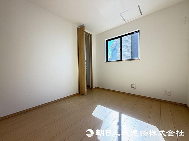 ＜洋室＞1階に3部屋と2階に1部屋の洋室がある4ＬＤＫの間取りです。