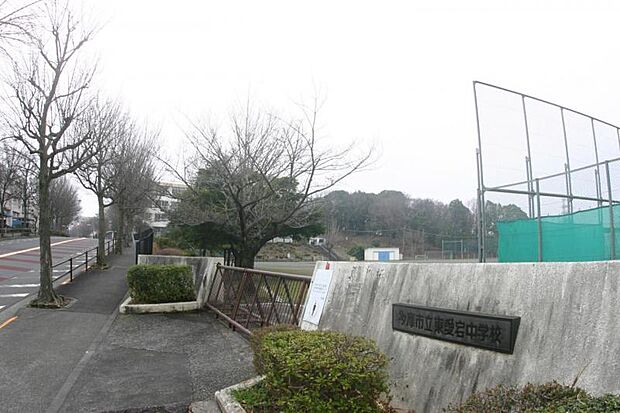 東愛宕中学校まで約860ｍ