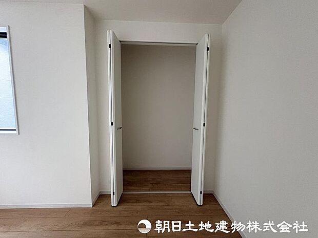 ＜収納＞各洋室にクローゼットがありお洋服やお荷物をすっきりと収納できます。