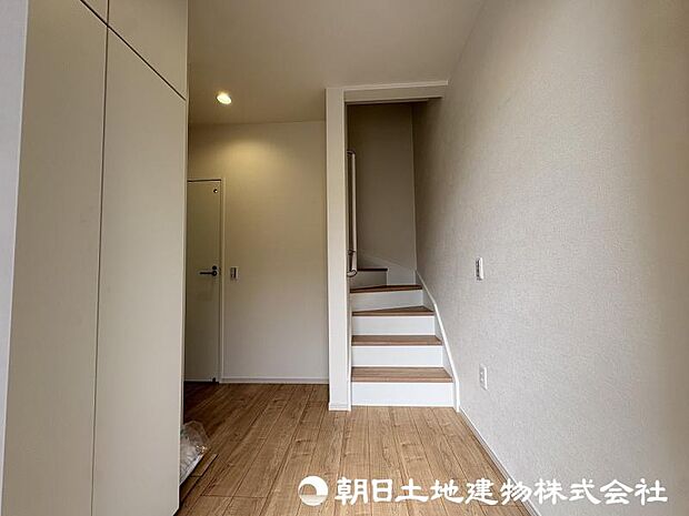 ＜玄関＞玄関まわりを整理整頓できるシューズボックス付きです。