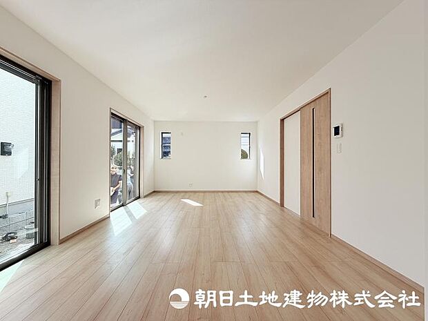 住まう方のライフスタイルに合わせて自由に使えるリビング空間。家族団らんの時間はもちろん、趣味やくつろぎのひとときにもぴったりです。