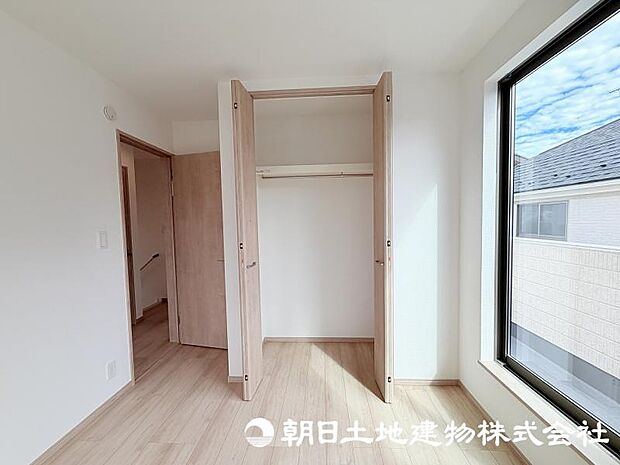 日々増える荷物もすっきり片付けられる収納スペース。居住空間を広く快適に使える便利な設備です。