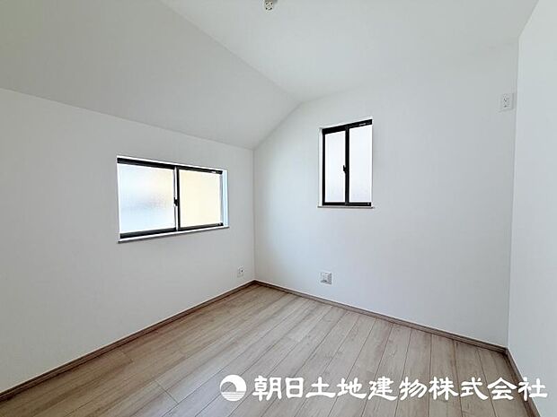明るく快適な居室は、毎日の生活をより豊かにしてくれる場所。心地よい時間を過ごせる空間です。