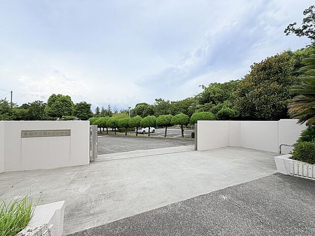 聖ヶ丘小学校まで約720