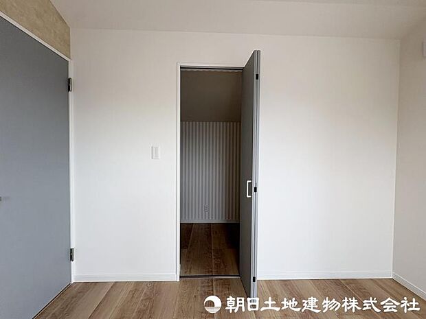 ＜収納＞ご夫婦で使えるウォークインクローゼットも魅力です。