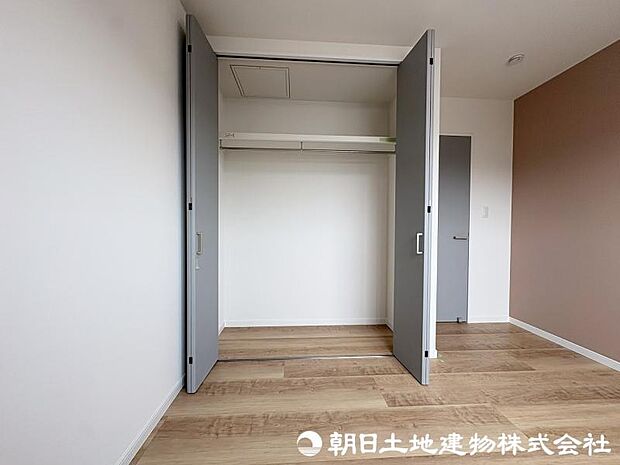 ＜収納＞各洋室にクローゼットがありお洋服やお荷物をすっきりと収納できます。