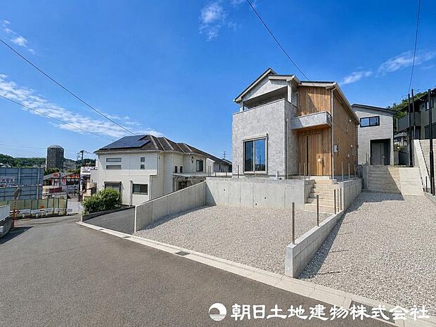 ＜外観＞室内が快適な次世代省エネ基準ＺＥＨ住宅です。（画像ＡＩ加工有）