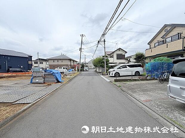 <現地>交通量の少ない道路に面して安心いただけます。