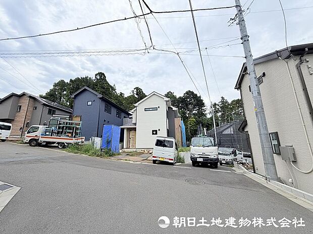 建築中だからこそ感じられる、完成までの期待感を楽しめる物件です。住まいの完成後は、街並みに調和した新しい暮らしが始まります。 