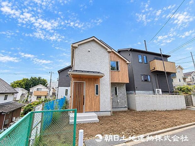 ＜外観＞南西側が開けていますので陽当たりも良好です。