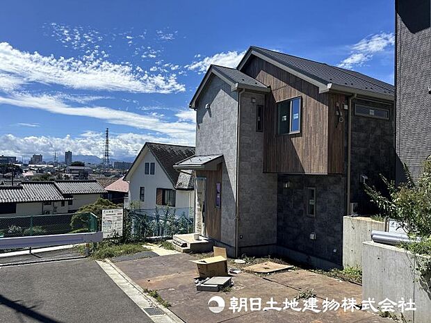 ＜カースペース＞ゆとりのカースペースには車2台駐車可能です。