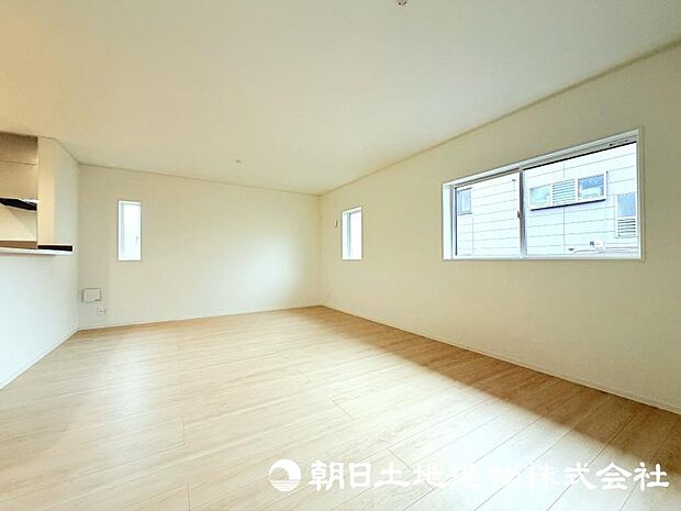日々の暮らしの中心となるリビングは、居心地の良さと使いやすさを兼ね備えた空間です。家族との会話を楽しみながら、快適な時間を過ごせます。
