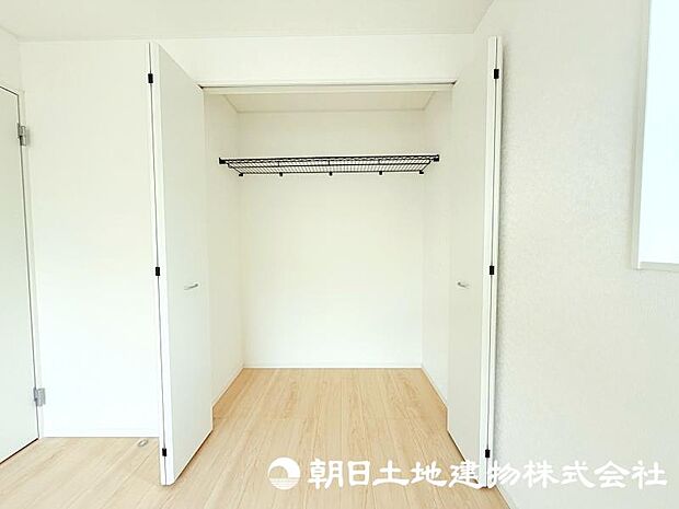 日々増える荷物もすっきり片付けられる収納スペース。居住空間を広く快適に使える便利な設備です。
