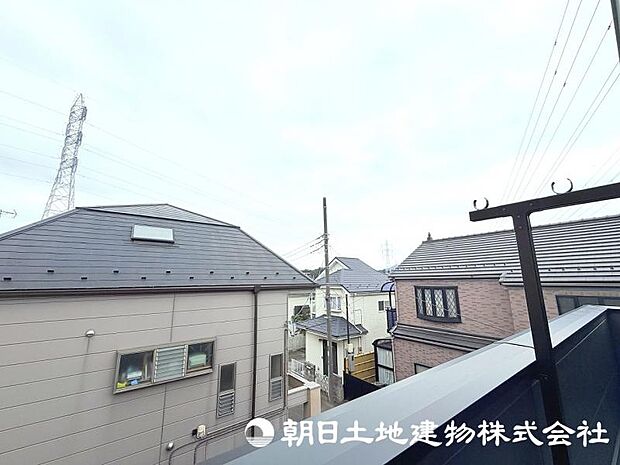 視界が広がる眺望は、住まいに開放感をもたらす魅力のひとつ。日常の中でゆったりとした時間を楽しめます。