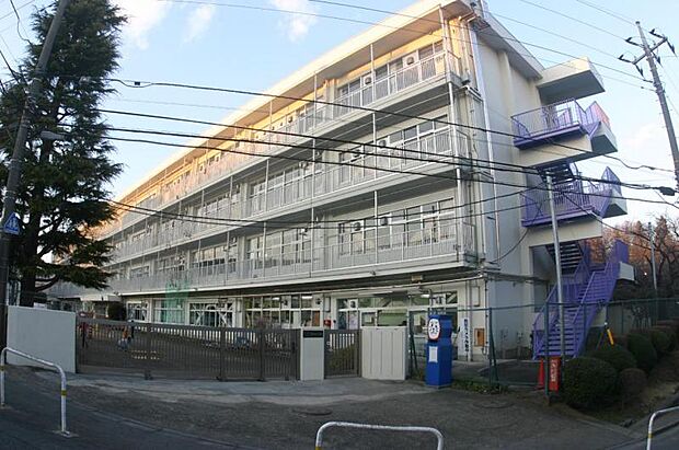 藤の台小学校まで約690m