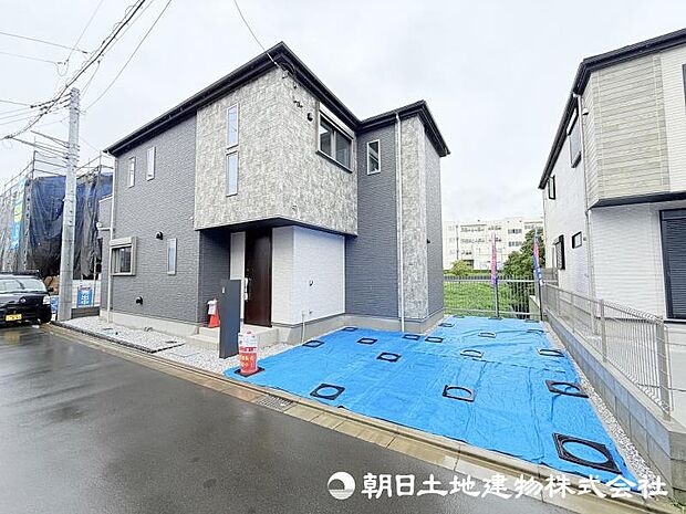 <カースペース>ゆとりのカースペースには車並列2台駐車可能です。