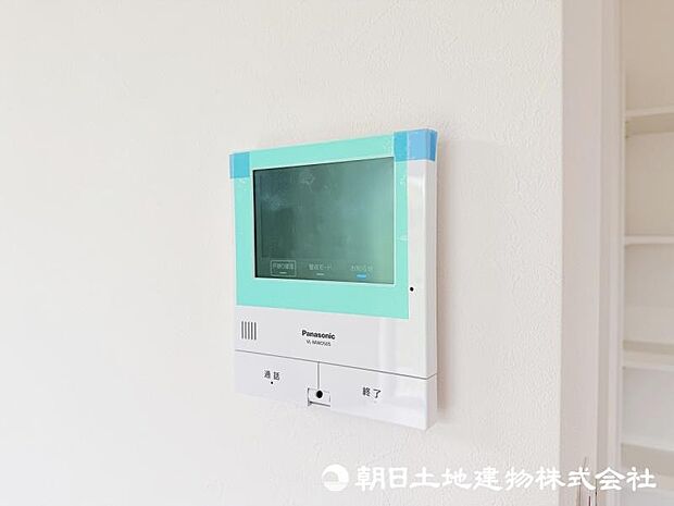 <インターフォン>見やすいカラーモニター付きです。