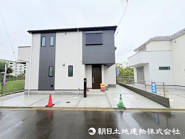 <カースペース>ゆとりのカースペースには車2台駐車可能です。