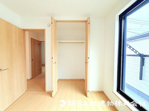 日々増える荷物もすっきり片付けられる収納スペース。居住空間を広く快適に使える便利な設備です。 