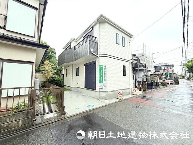 流行りに惑わされないモダンな外観は、主張し過ぎず、又、平凡になり過ぎず、閑静な街によく映えます。