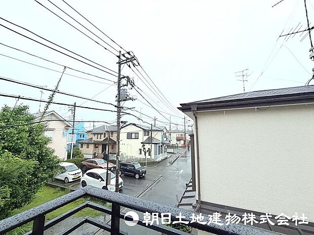 視界が広がる眺望は、住まいに開放感をもたらす魅力のひとつ。日常の中でゆったりとした時間を楽しめます。 