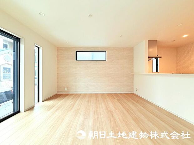 日々の暮らしの中心となるリビングは、居心地の良さと使いやすさを兼ね備えた空間です。家族との会話を楽しみながら、快適な時間を過ごせます。