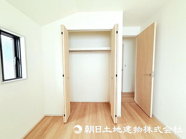 日々増える荷物もすっきり片付けられる収納スペース。居住空間を広く快適に使える便利な設備です。