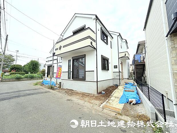 流行りに惑わされないモダンな外観は、主張し過ぎず、又、平凡になり過ぎず、閑静な街によく映えます。