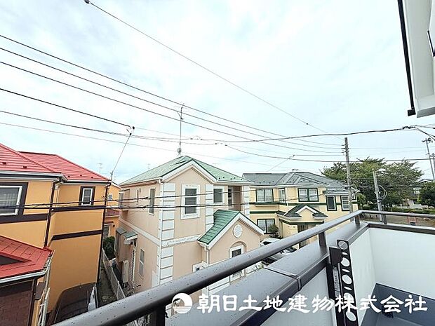 視界が広がる眺望は、住まいに開放感をもたらす魅力のひとつ。日常の中でゆったりとした時間を楽しめます。