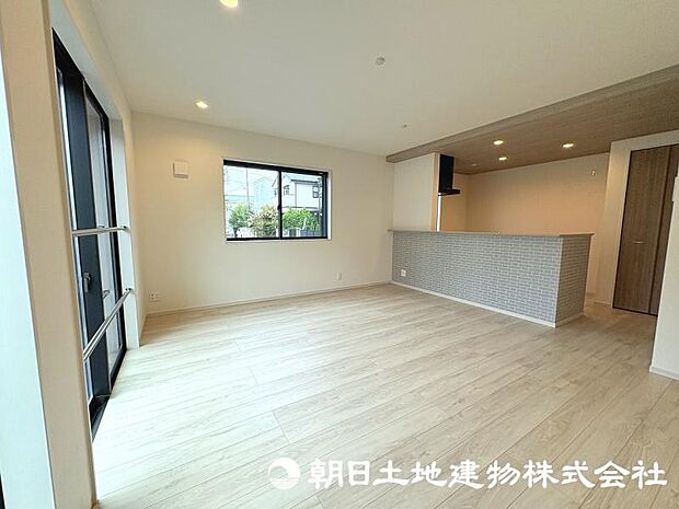 住まう方のライフスタイルに合わせて自由に使えるリビング空間。家族団らんの時間はもちろん、趣味やくつろぎのひとときにもぴったりです。