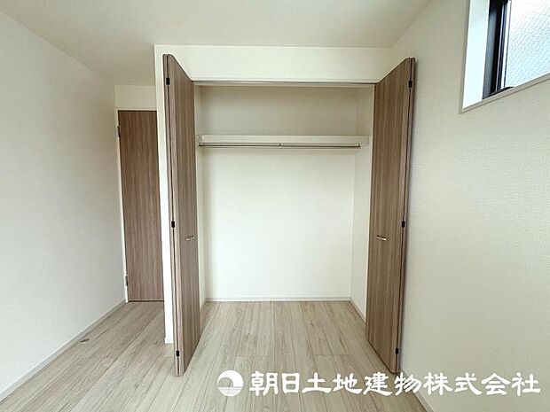 日々増える荷物もすっきり片付けられる収納スペース。居住空間を広く快適に使える便利な設備です。