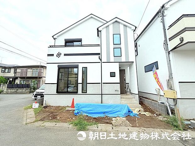 流行りに惑わされないモダンな外観は、主張し過ぎず、又、平凡になり過ぎず、閑静な街によく映えます。