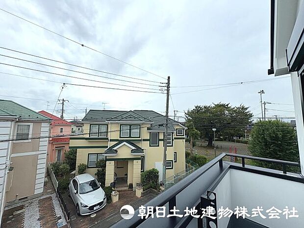 視界が広がる眺望は、住まいに開放感をもたらす魅力のひとつ。日常の中でゆったりとした時間を楽しめます。