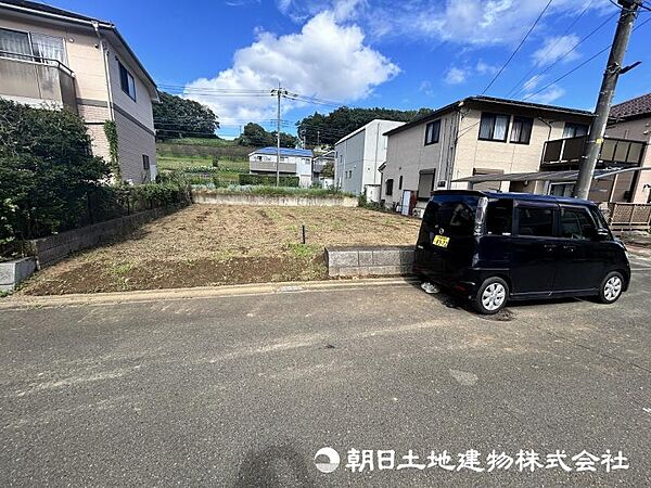 ＜現地＞整然とした街並みが広がる「はなみずきの丘」区画整理地内です。