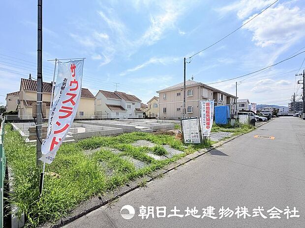 建築中だからこそ感じられる、完成までの期待感を楽しめる物件です。住まいの完成後は、街並みに調和した新しい暮らしが始まります。