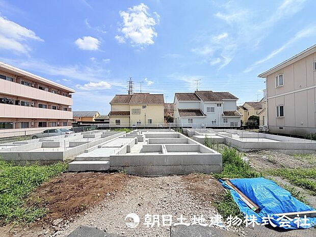 新しい街の一角に誕生する、魅力ある住まいです。周囲の環境と調和しながら、家族の時間を豊かに育む空間を目指しています。
