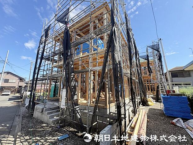 年月を重ねるほど愛着が深まる住まいを目指して建築中です。快適な暮らしと住まいの価値を兼ね備えた一邸です。 