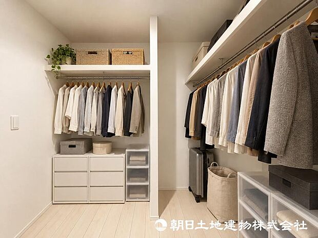 ＜ファミリークローゼット＞玄関と洗面室からウォークスルーでつながります。