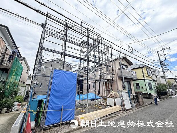 建築中だからこそ感じられる、完成までの期待感を楽しめる物件です。住まいの完成後は、街並みに調和した新しい暮らしが始まります。