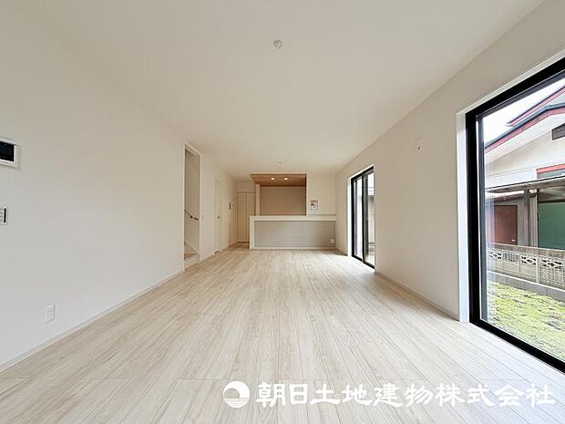 住まう方のライフスタイルに合わせて自由に使えるリビング空間。家族団らんの時間はもちろん、趣味やくつろぎのひとときにもぴったりです。