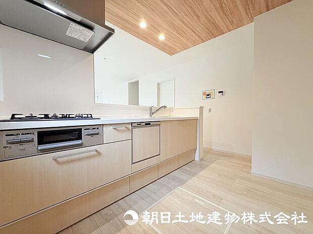 毎日の料理が楽しくなる、使い勝手に配慮したキッチン。家族との会話を楽しみながら、心地よい時間をお過ごしいただけます。