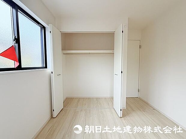 日々増える荷物もすっきり片付けられる収納スペース。居住空間を広く快適に使える便利な設備です。