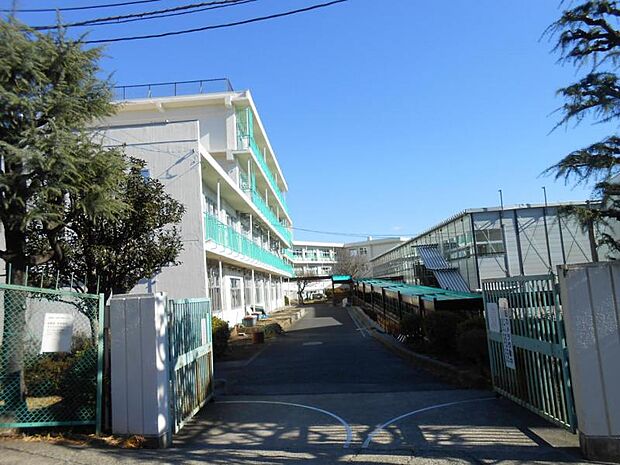 町田第三中学校まで約390m