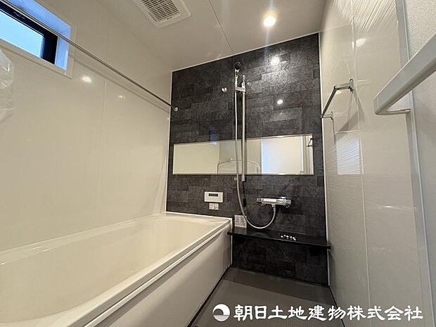＜浴室＞1坪タイプの広いユニットバスです。