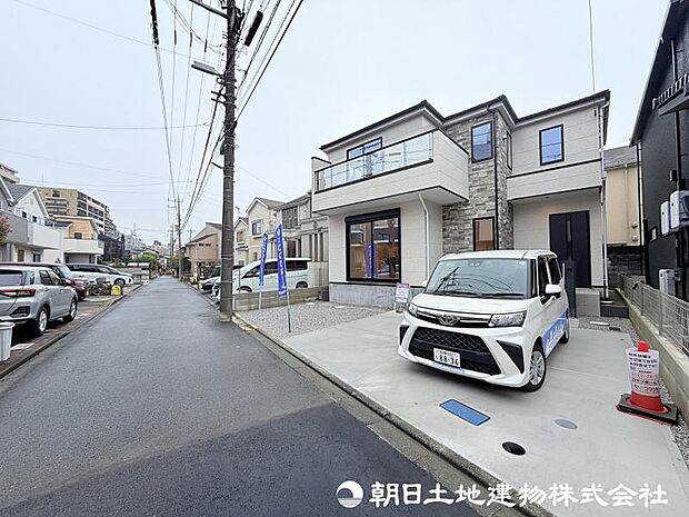 ＜外観＞カースペースには車2台駐車可能です。