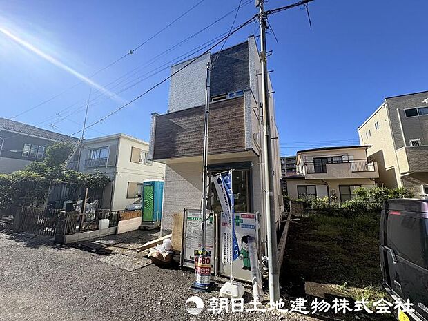 <現地>ダブルボウル洗面や宅配ボックス、食洗機等の充実した設備も魅力です。