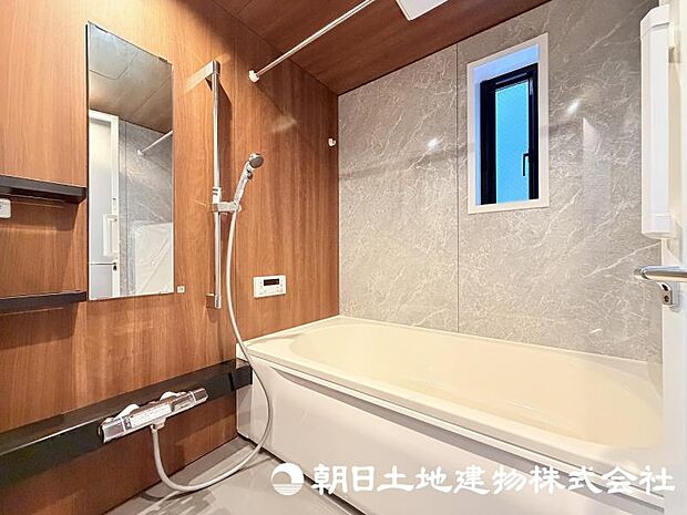 ＜浴室＞1坪タイプの広いユニットバスです。