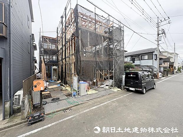 <現地>区画整理地内の幅員6m道路に面して車のすれ違いも楽にできます。