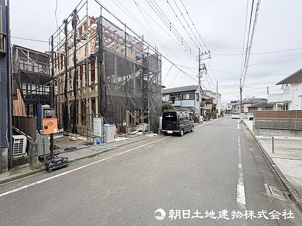 ＜現地＞周辺にはドラッグストアやコンビニエンスストアがありお買い物も便利です。